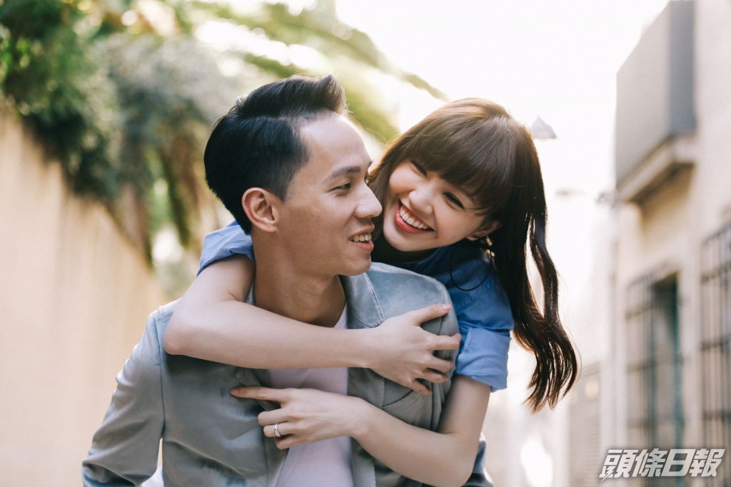 二人之後高調認愛。